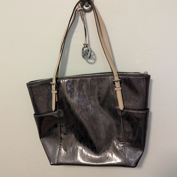 Michael Kors Handbags - Michael Kors Purse jet set Tote Gold Metallic